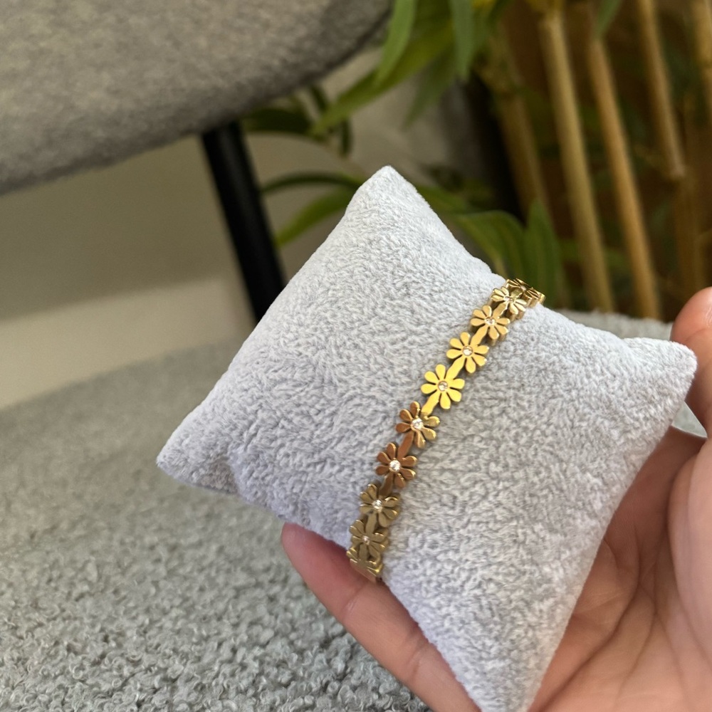 Gold Floral Bracelet stainless steel ✨